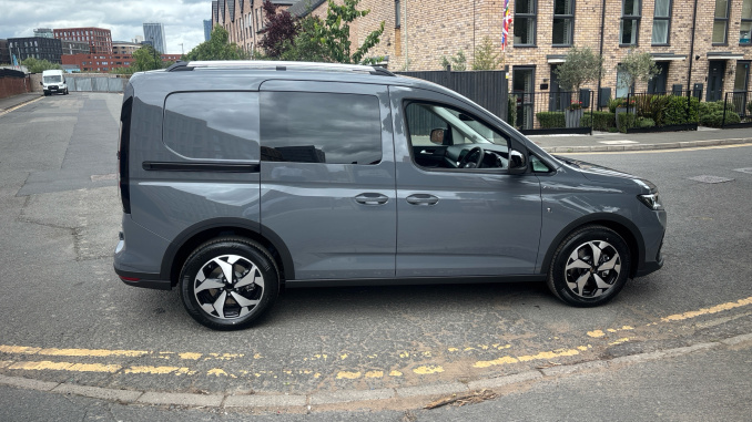 Ford Transit Connect 240 L1 Petrol 1.5 EcoBoost PHEV 150 Active FlexCab Van Auto - Image 30